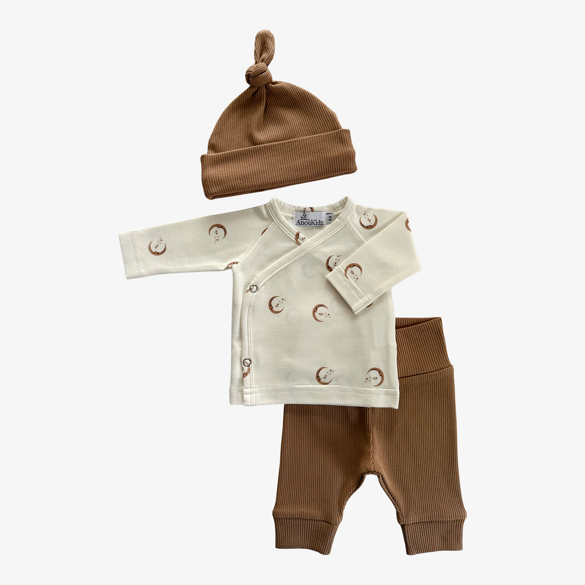 Prematuur setje Moon and Stars maat 44 bestaande uit shirt, broekje en mutsje.