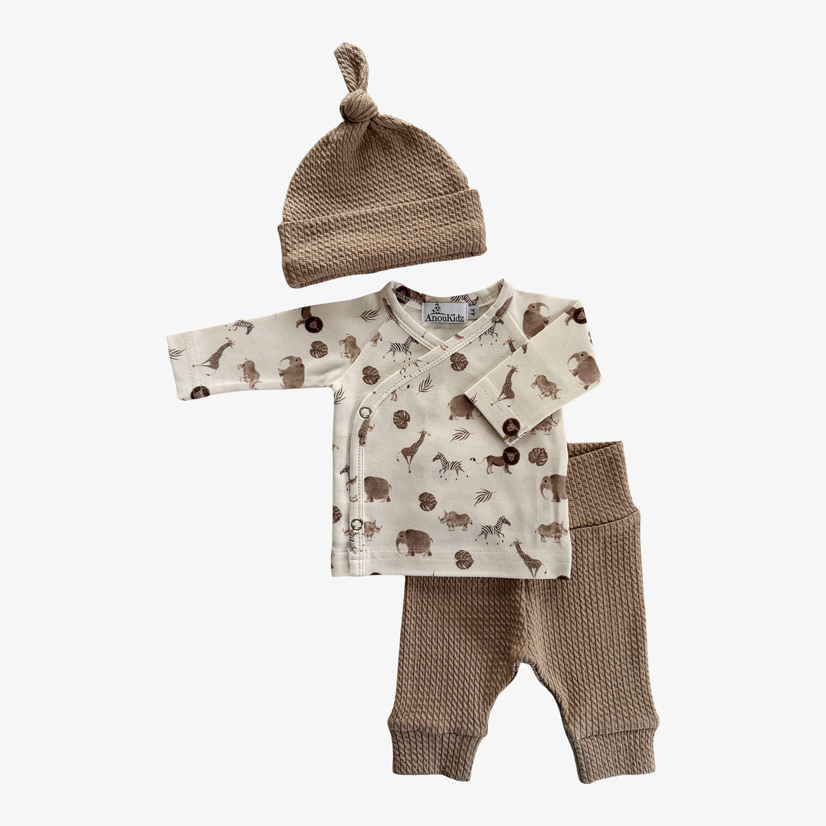 Handgemaakt prematuur setje Safari maat 44 met overslagshirtje, broekje en mutsje voor de allerkleinsten.